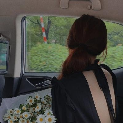 当红小花又出大瓜：恋情细节流出，本人沉默不回应，连日来